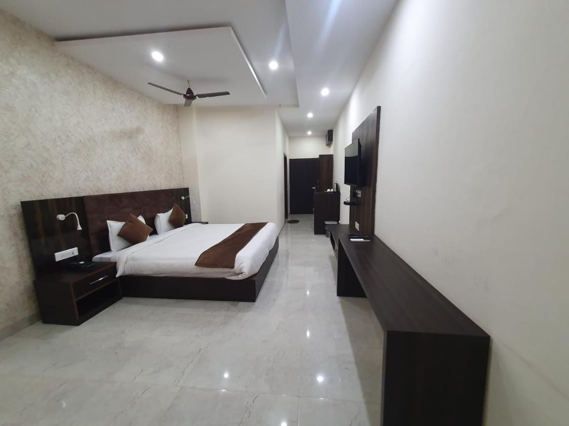 Akash Hotel Managed By Jk Hotels & Resorts Kathua Esterno foto